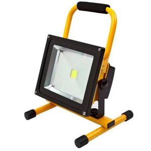 Refletor / Luz LED portátil grande para trabalho externo. Recarregável com saída USB